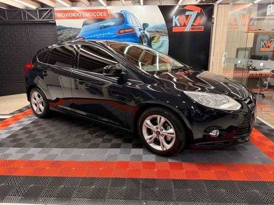 FORD FOCUS 1.6 SE 16V FLEX 4P POWERSHIFT FORD FOCUS 1.6 SE 16V FLEX 4P POWERSHIFT